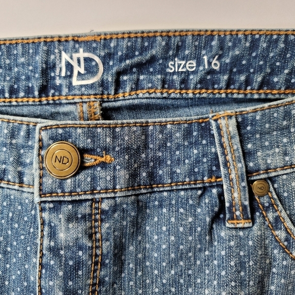 New Directions distressed jeans shorts - Picture 2 of 9